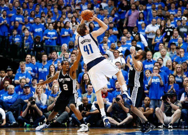 典传球瞬间 典传球瞬间